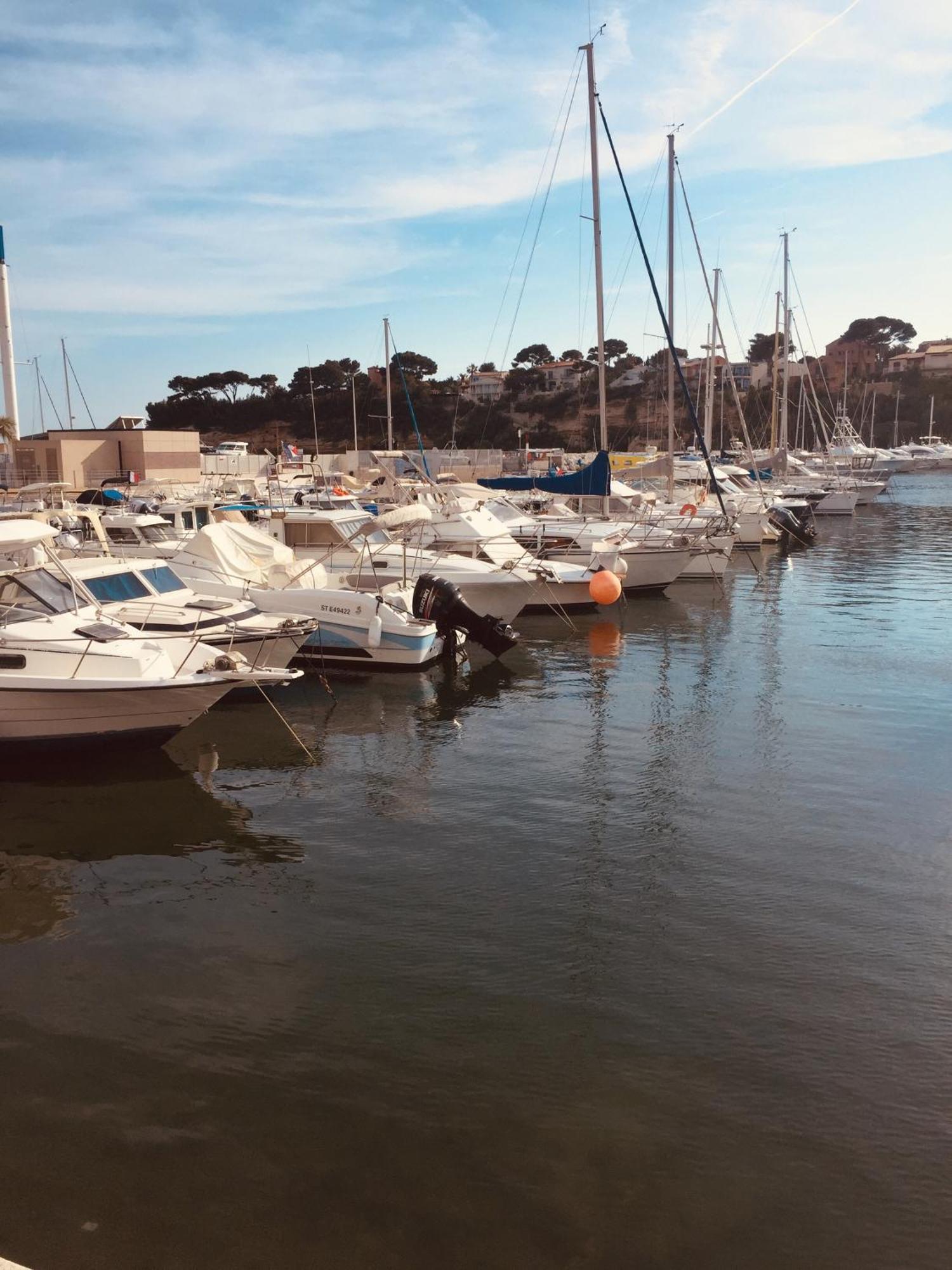 200m de la plage ,3mn du port à 50m du centre ville Carry-le-Rouet Exterior foto